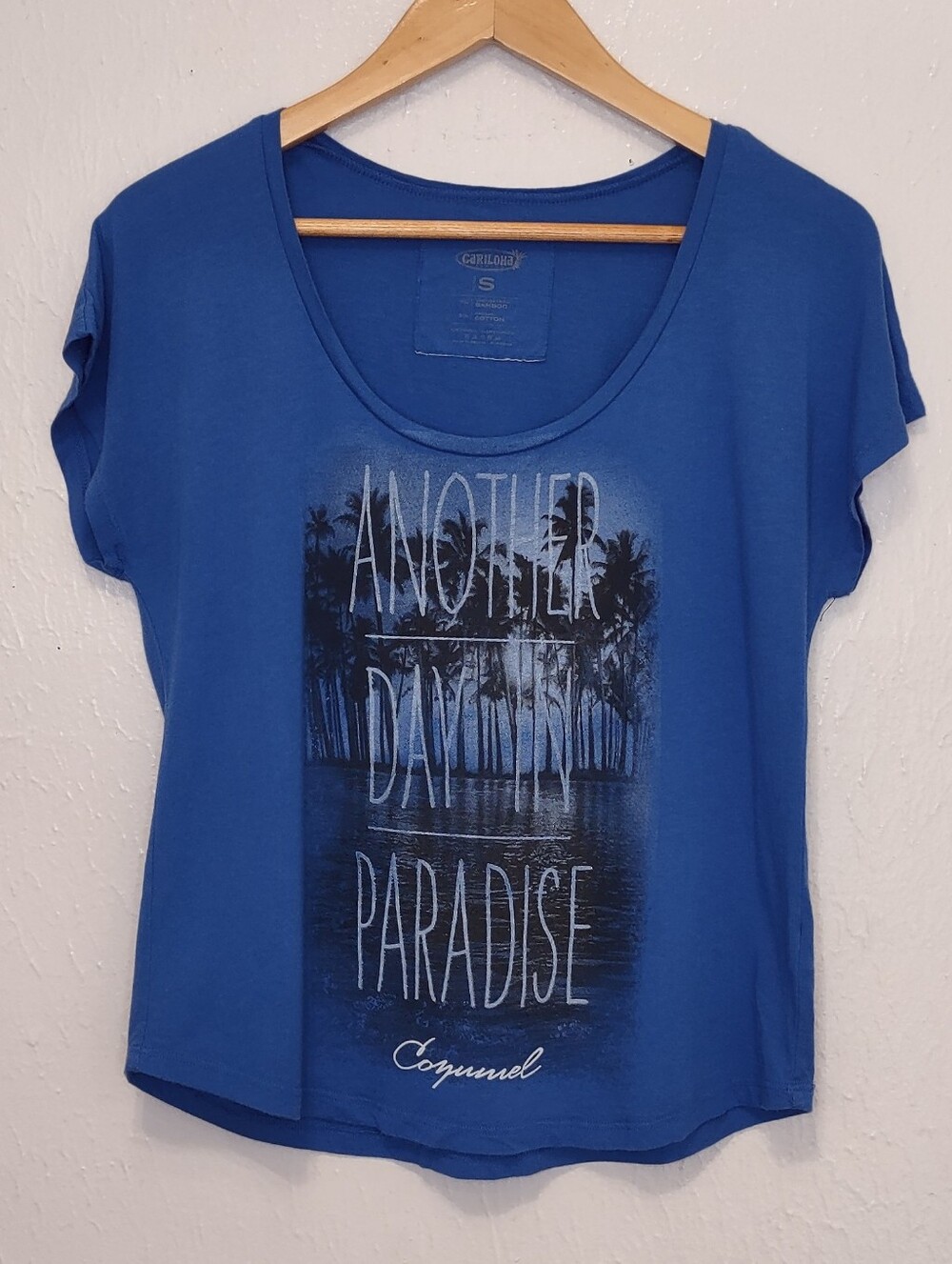Women's Small Blue Cariloha Tropical Bamboo blend graphic T-shirt